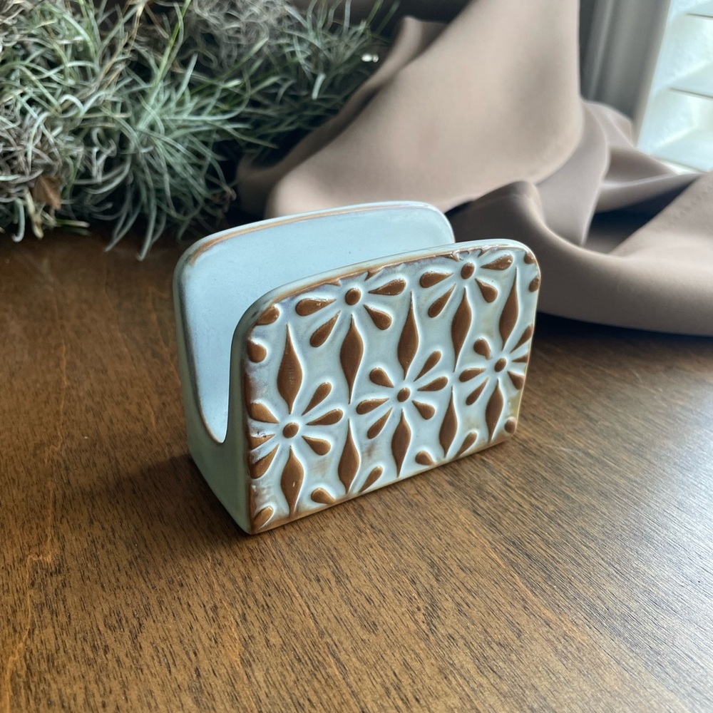 Boho Mid Century Modern Style Floral Daisy Pattern Ceramic Napkin Holder